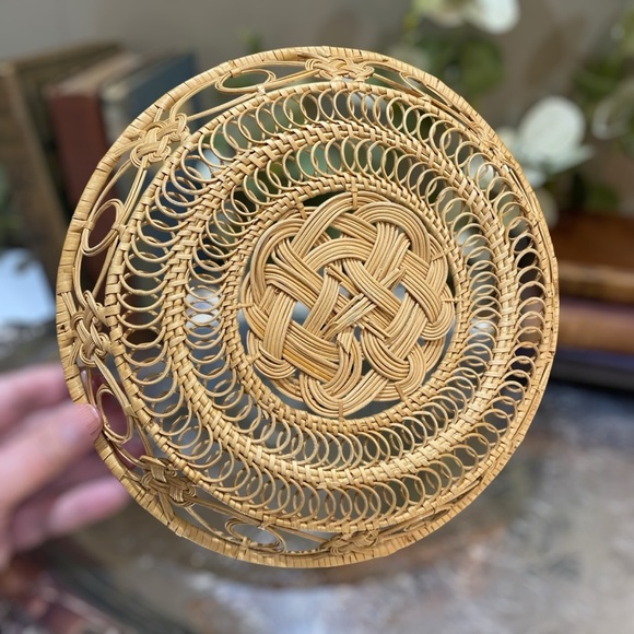 Vintage 10” Round Open Weave Woven Old World Basket Natural - Picture 4 of 9